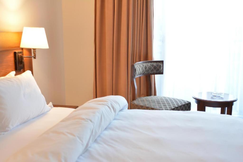 Esquire Hotels & Apartments Rawalpindi Luaran gambar